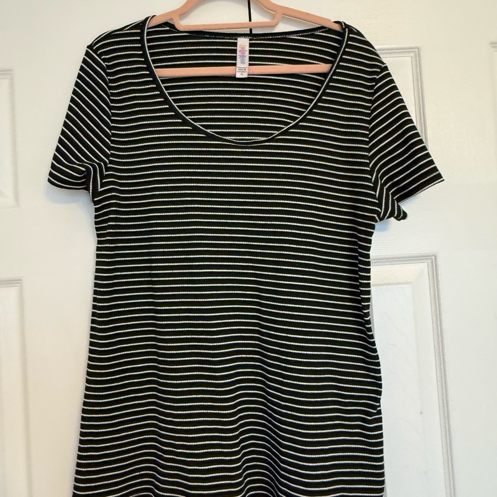 Lularoe Striped Black and White Classic size XL